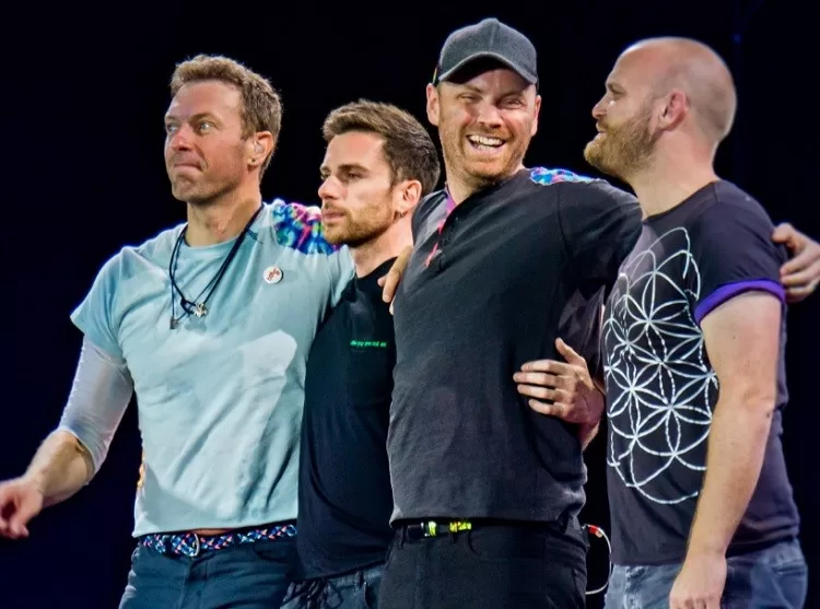 Intip Gaya Coldplay Saat Manggung, Simpel Tapi Keren