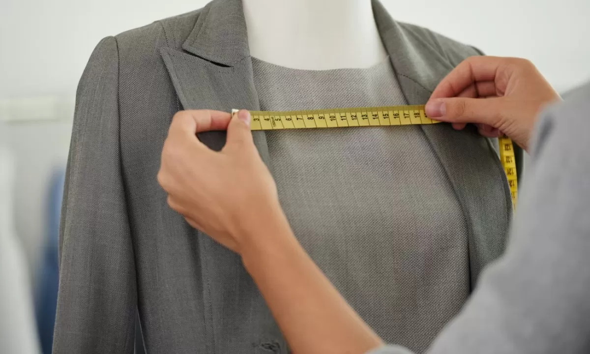 Seperti Ini Cara Menentukan Ukuran Baju Saat Belanja Online