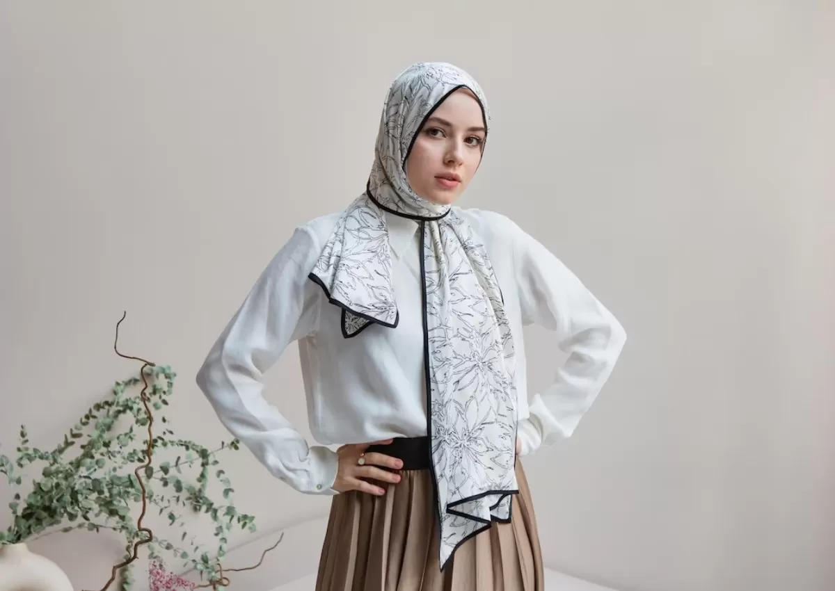 4 Tutorial Hijab Pashmina Simple untuk Remaja Terpopuler