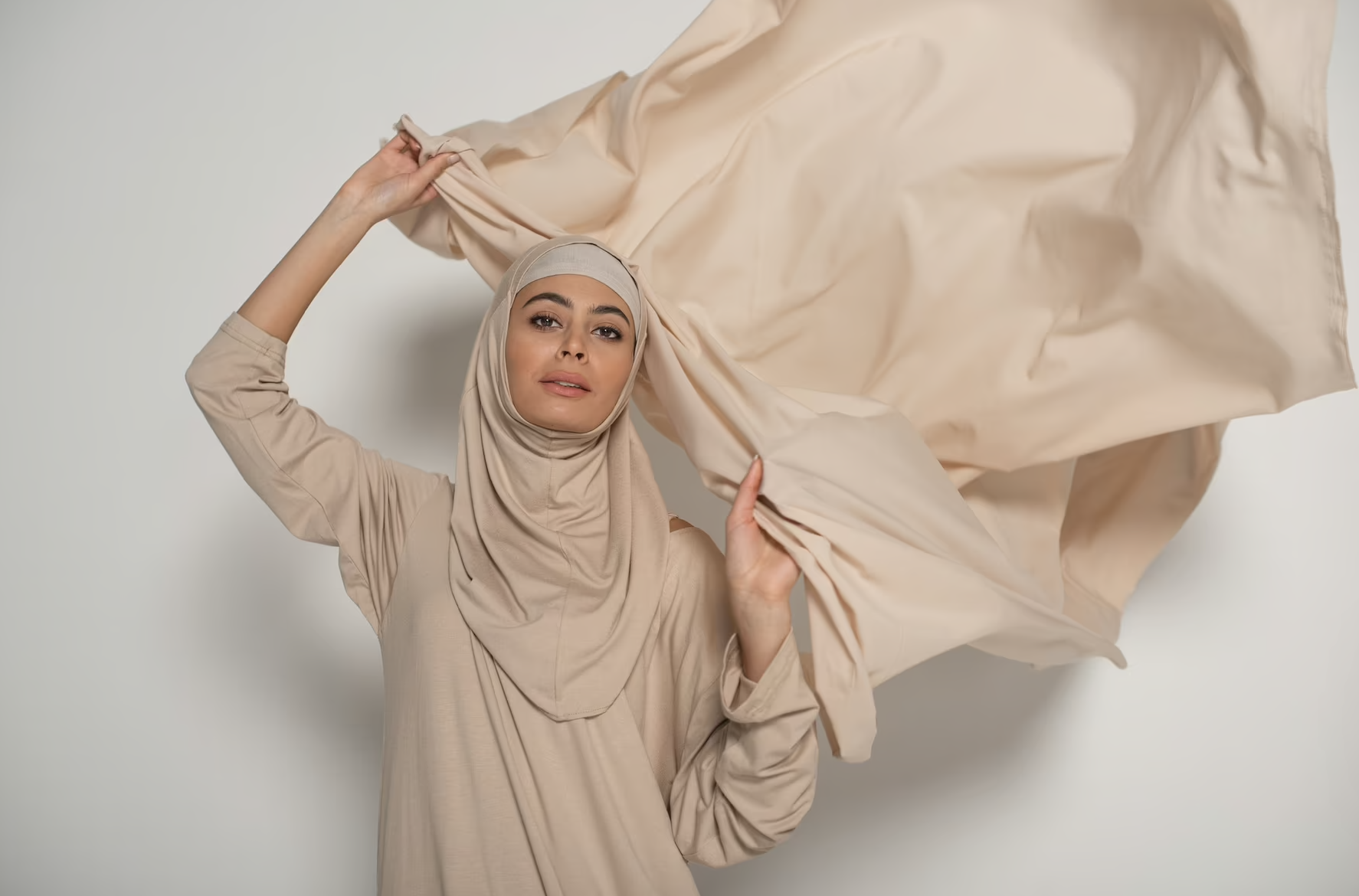 Dress kaftan adalah salah satu gaya busana Islami yang menggabungkan […]